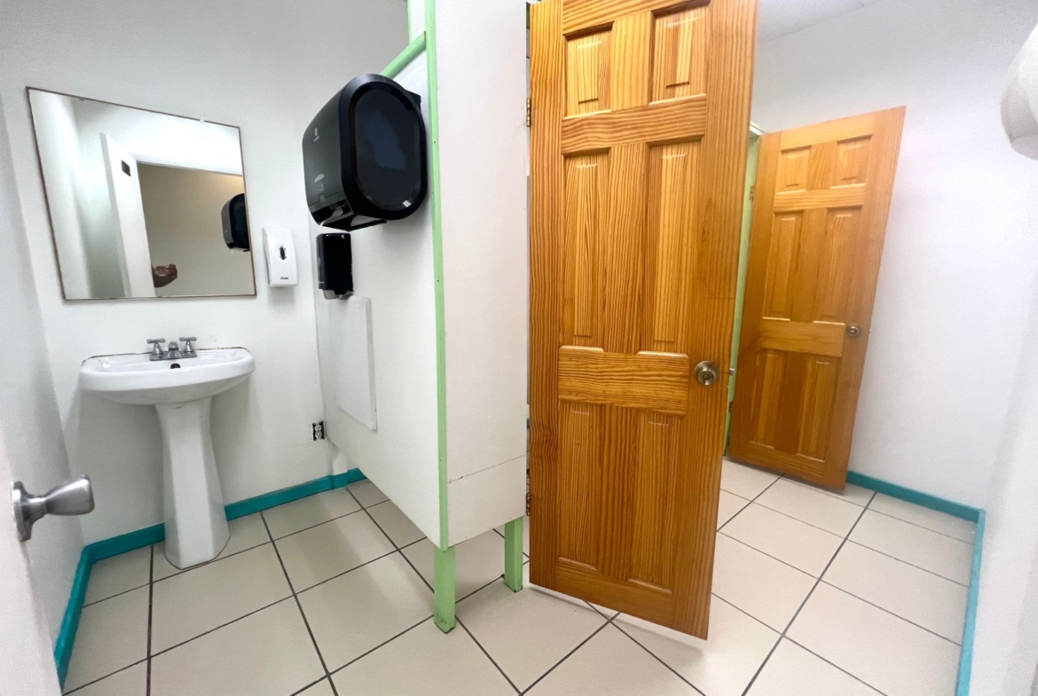 Home and office spaces located on the top floor of Old Parham Rd