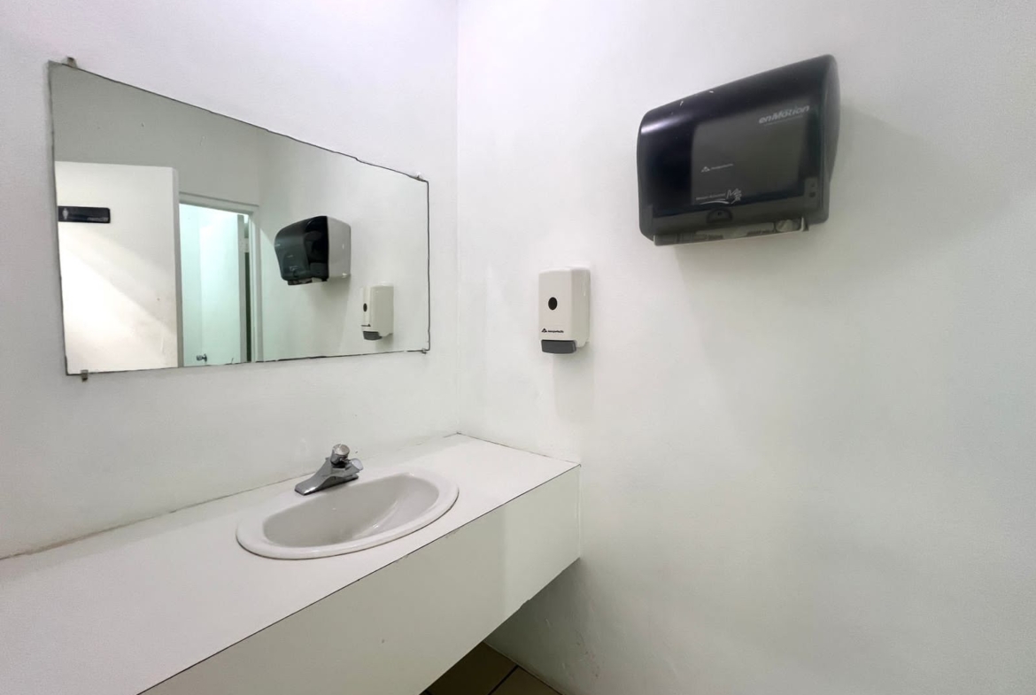 Antigua Office Spaces for Rent - Bathroom