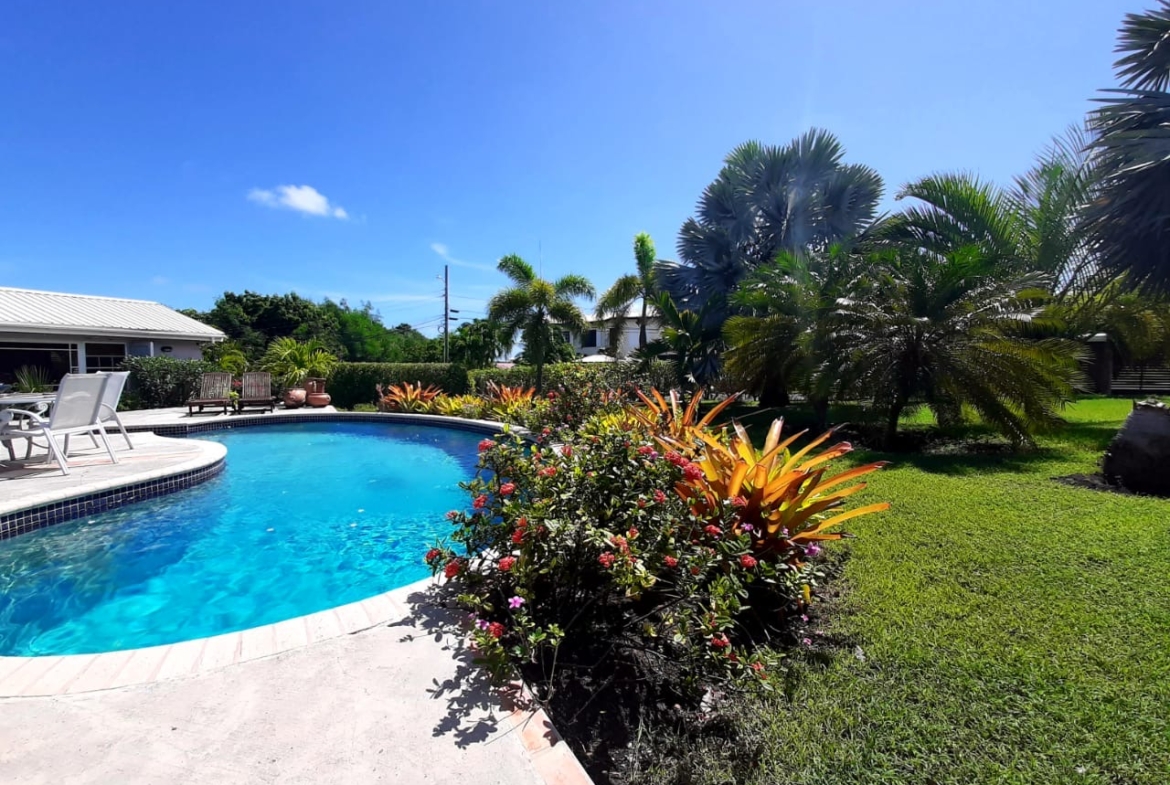 Landscaped garden surrounding the Hidden Gem property