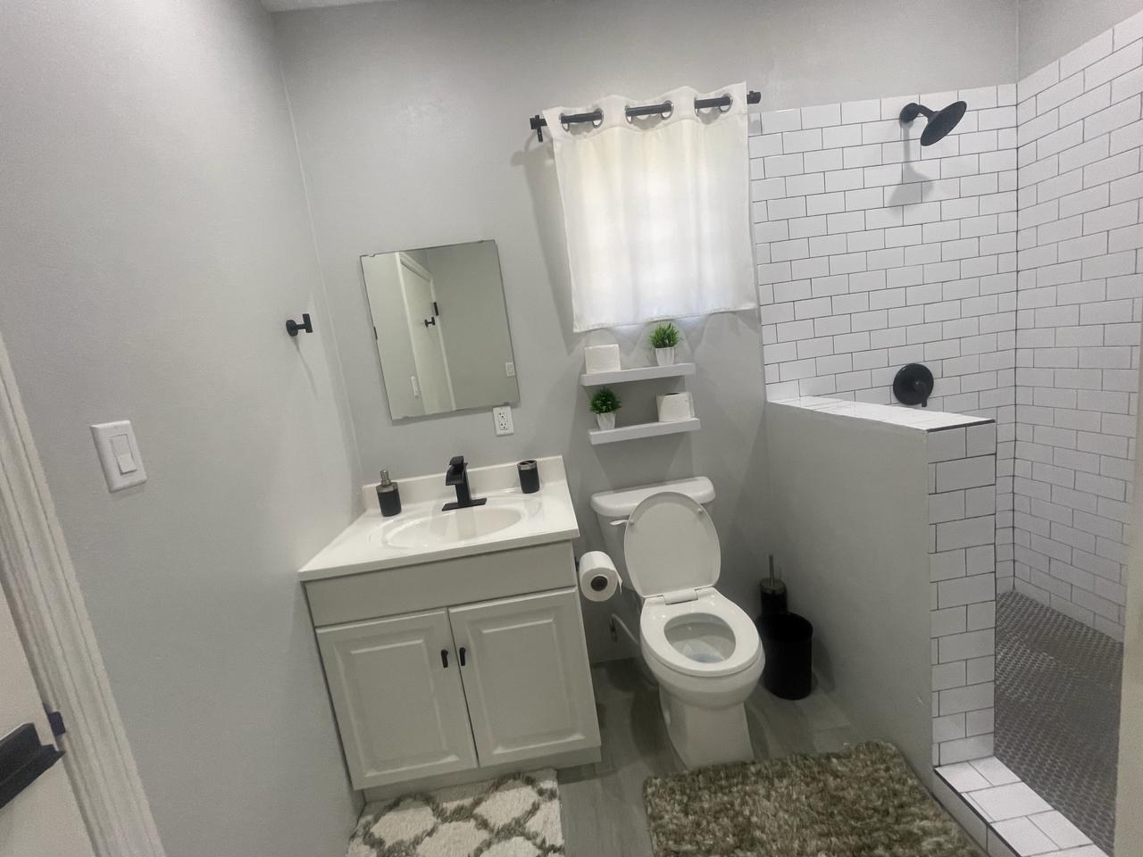fully furnished 1Br 1 Bath Apartment located in Royals Estate Bathroom