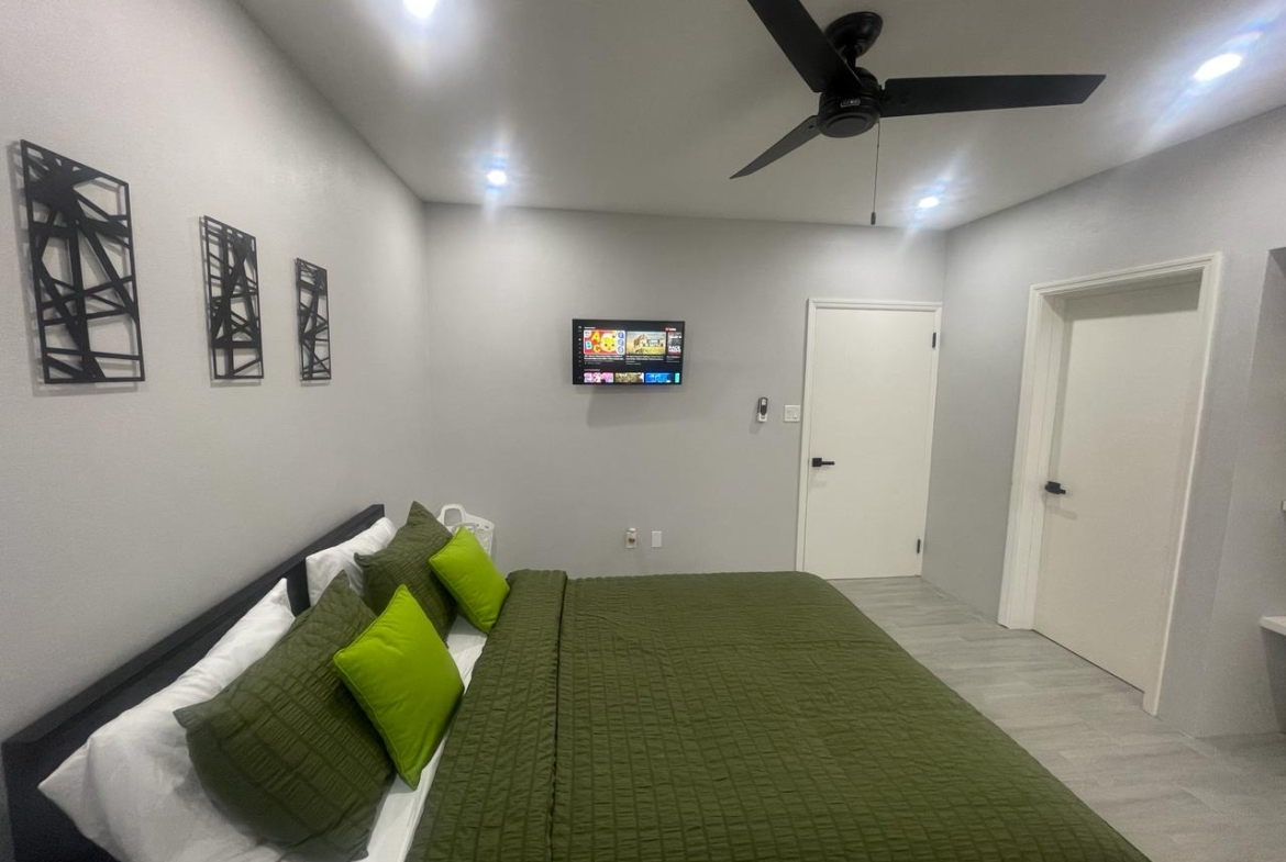 fully furnished 1Br 1 Bath Apartment located in Royals Estate
