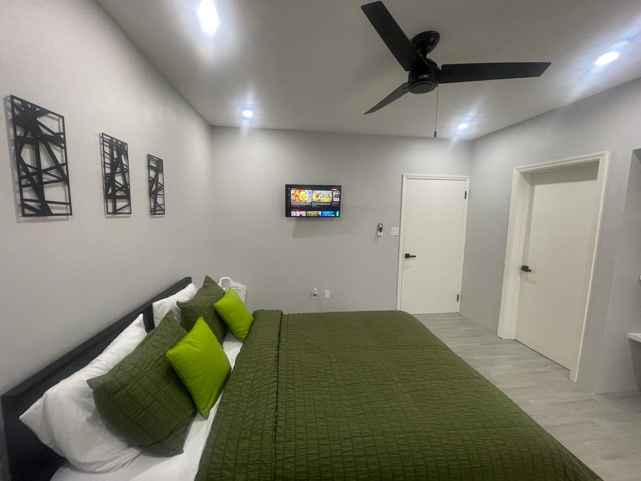 fully furnished 1Br 1 Bath Apartment located in Royals Estate