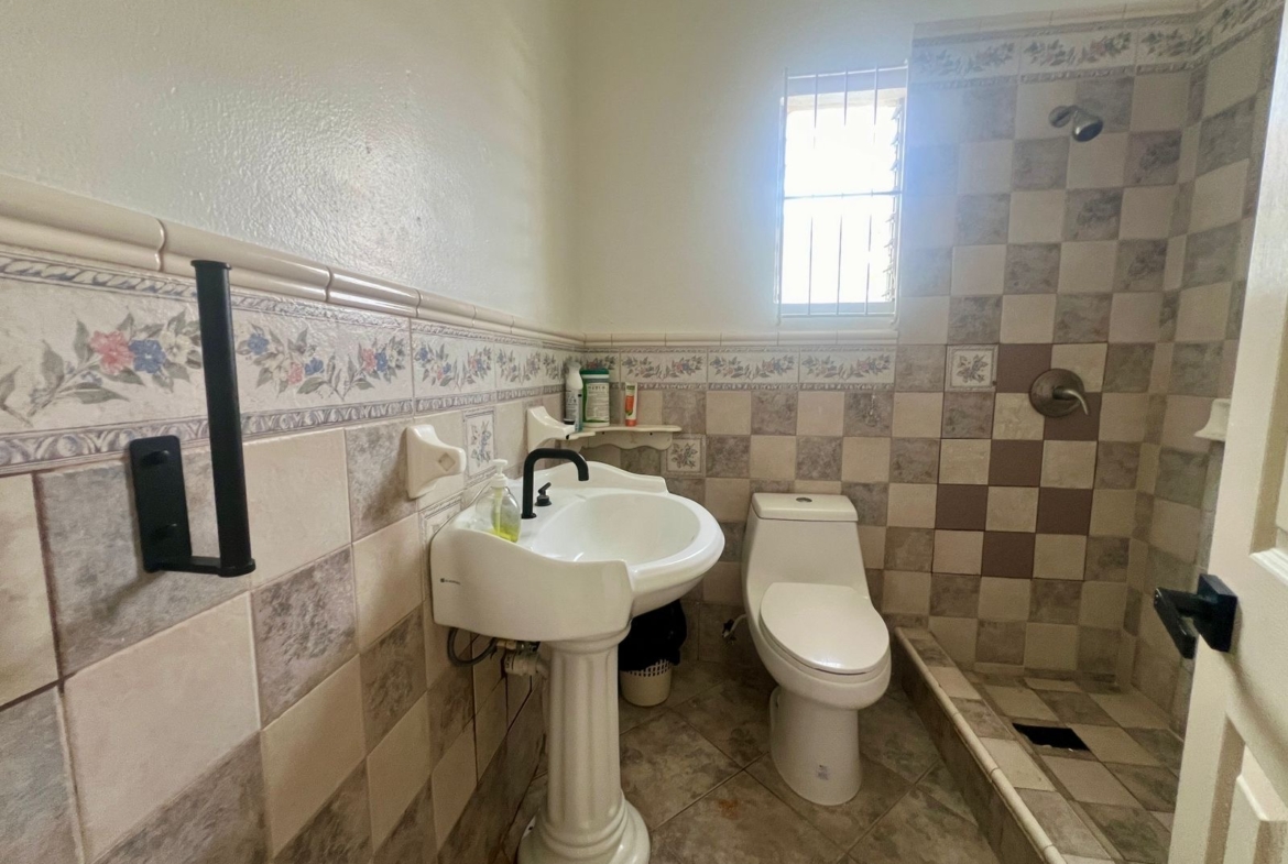 Antigua Commercial Space for Rent - Bathroom