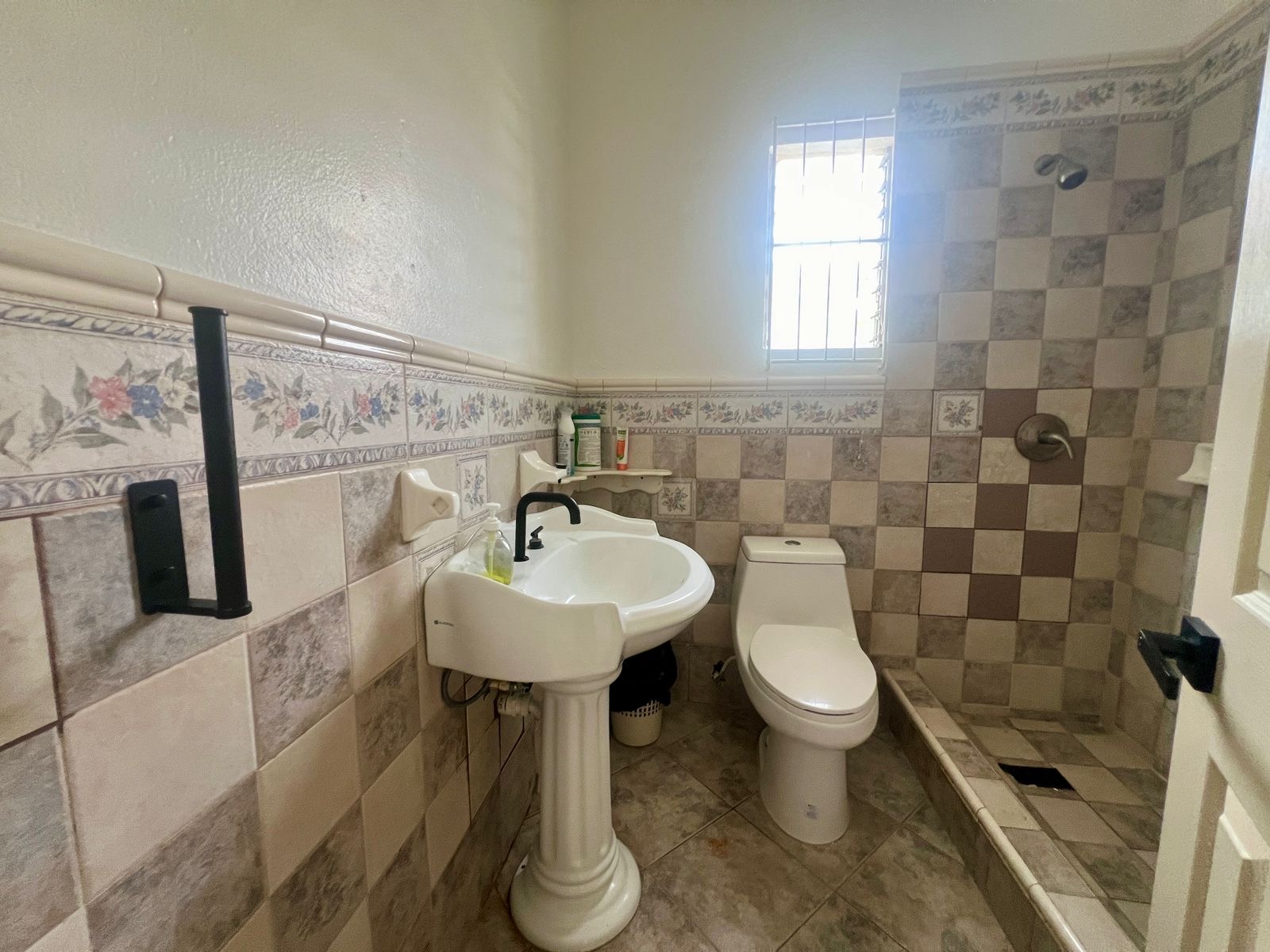 Antigua Commercial Space for Rent - Bathroom
