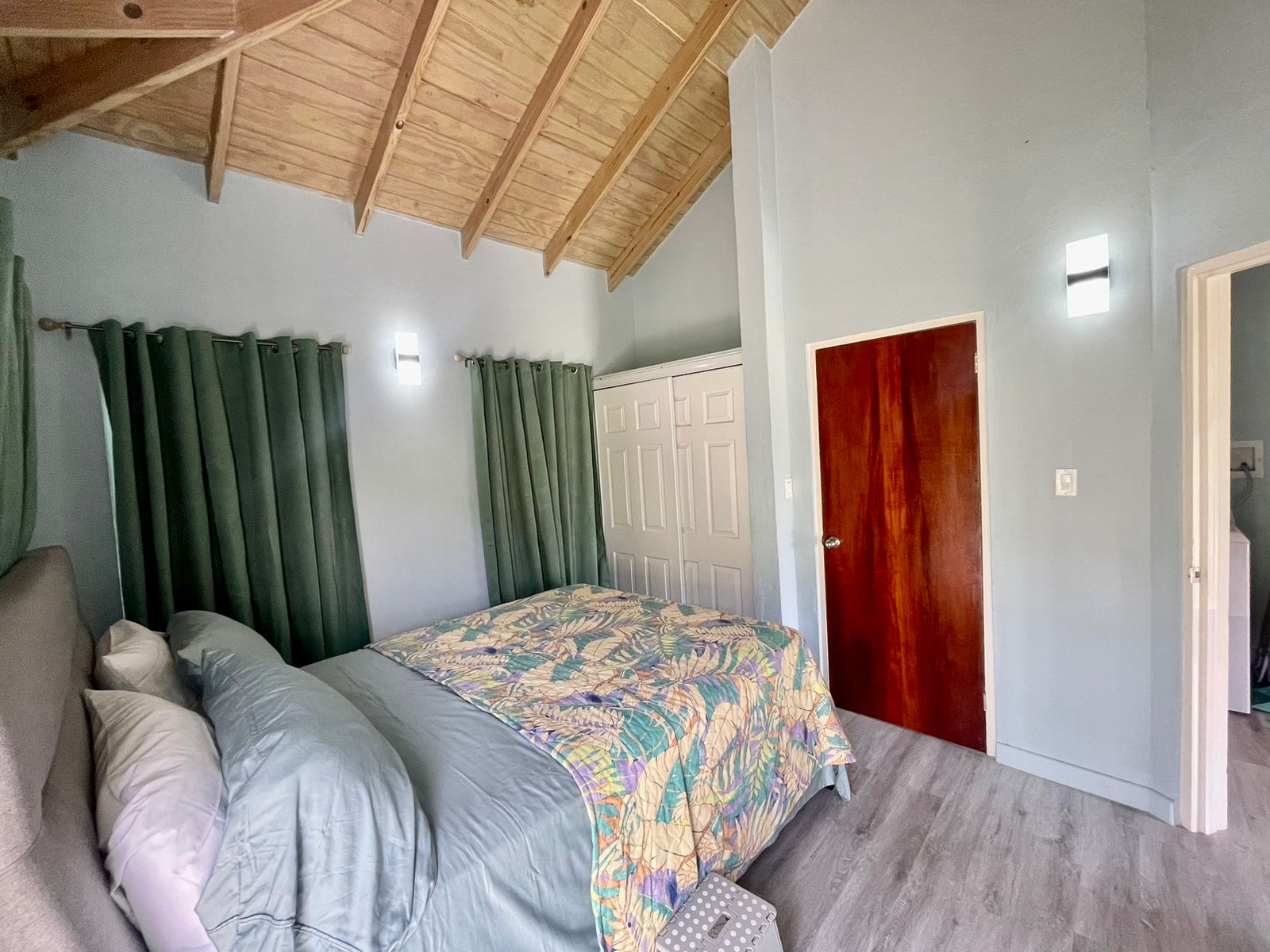 Rent a brand new one-bedroom cottage - Bedroom