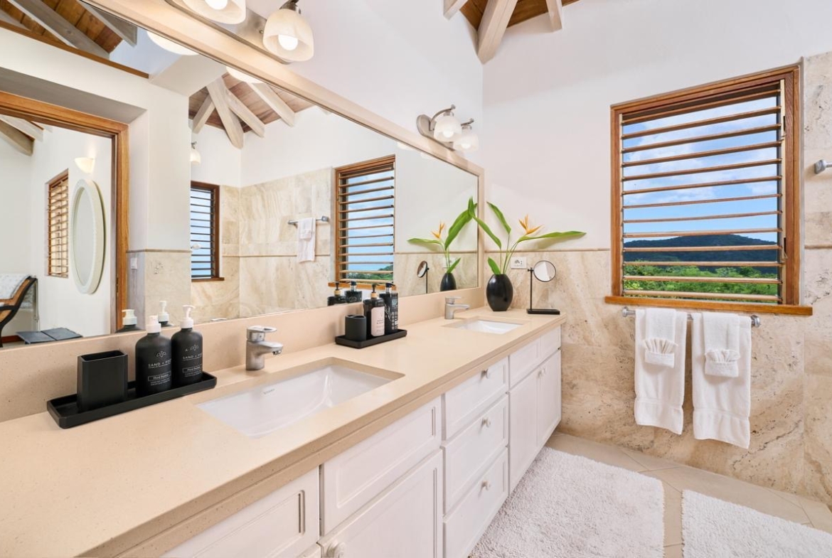 short-term rental properties in Antigua - Kitchen