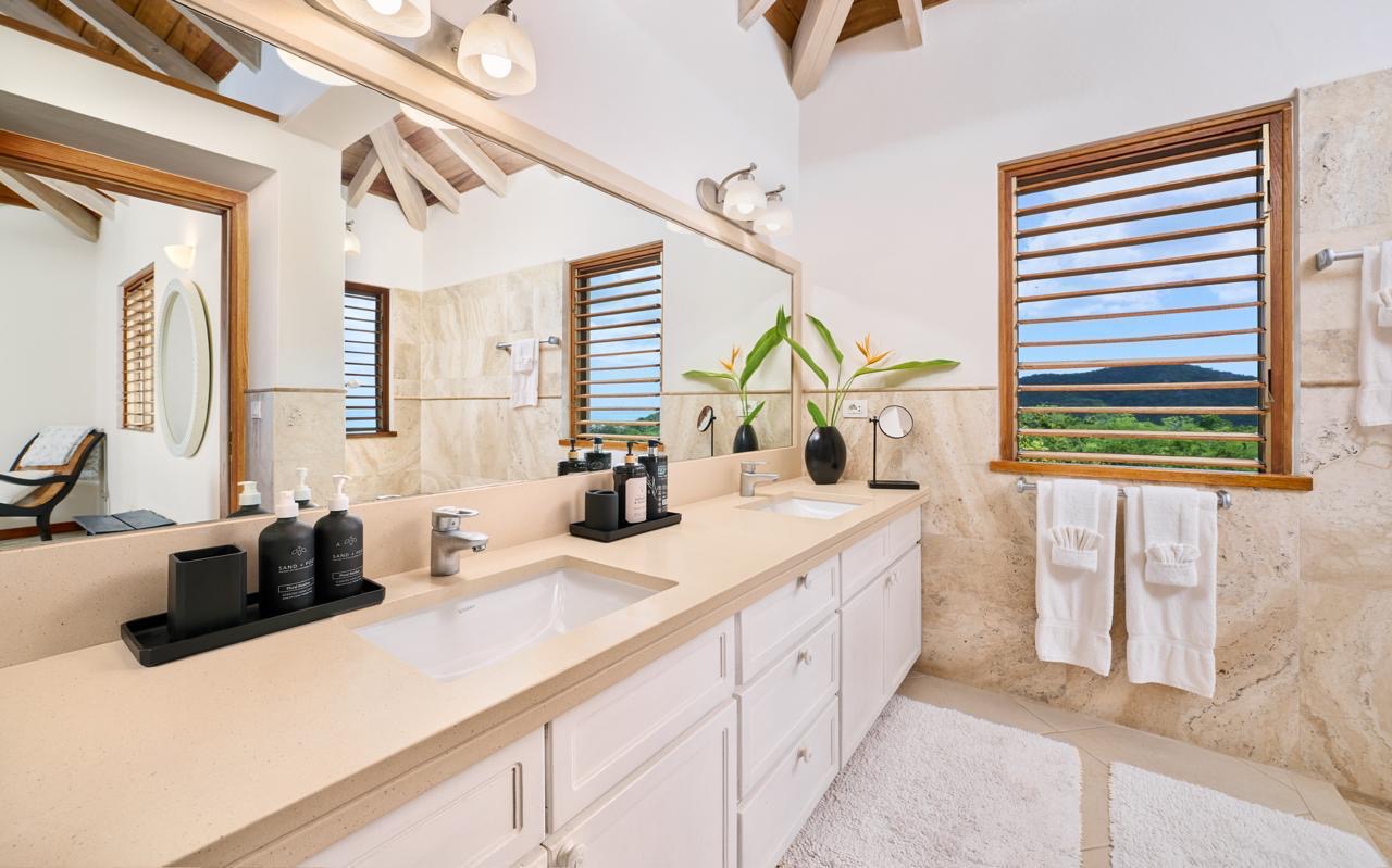short-term rental properties in Antigua - Kitchen
