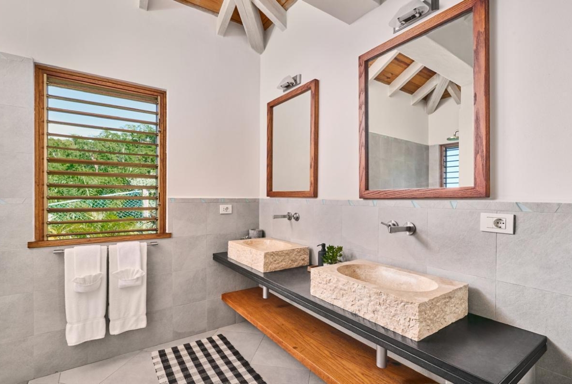 short-term rental properties in Antigua - Washroom