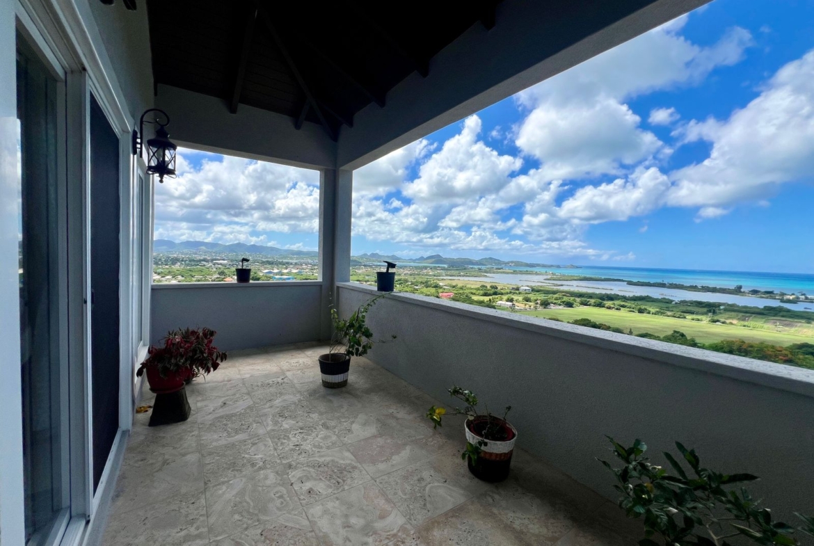 Home for Sale in Paradise View