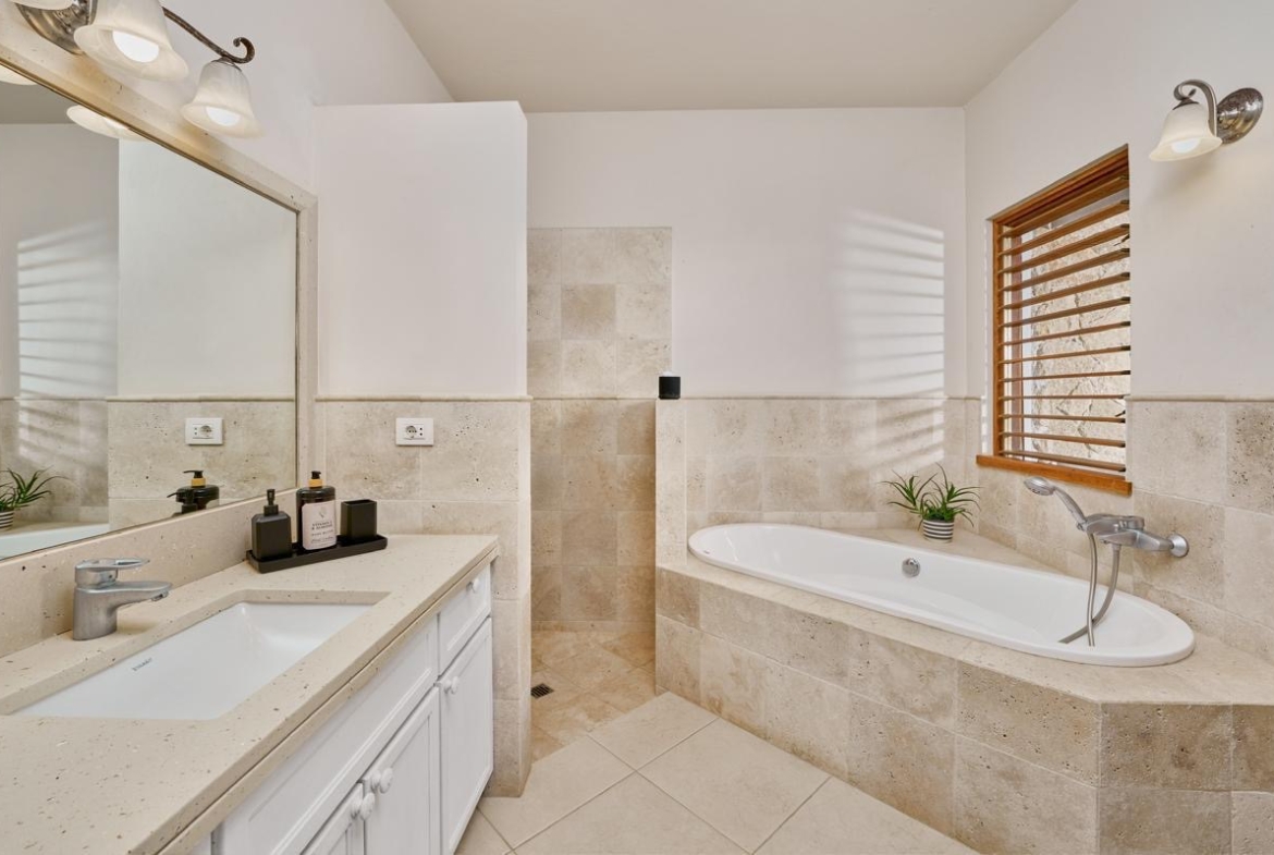 Luxurious short-term rental properties in Antigua - Washroom
