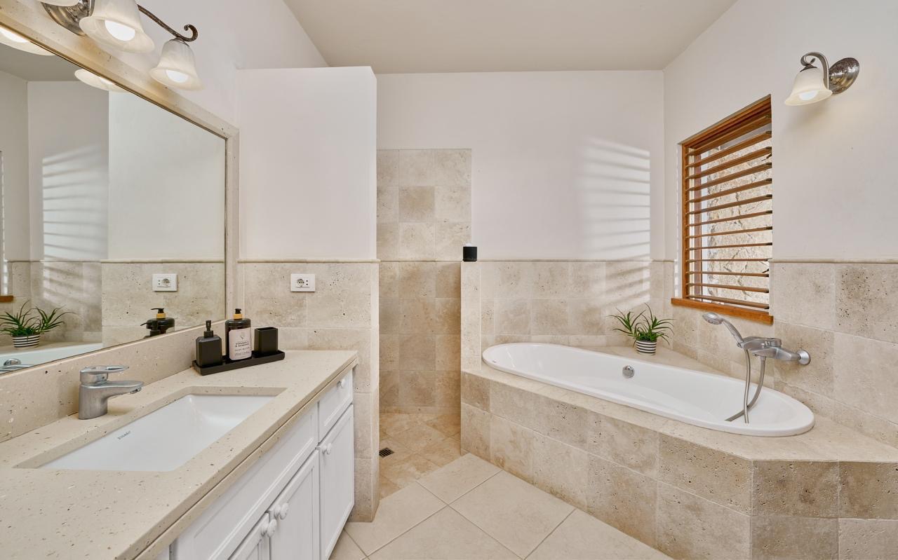 Luxurious short-term rental properties in Antigua - Washroom