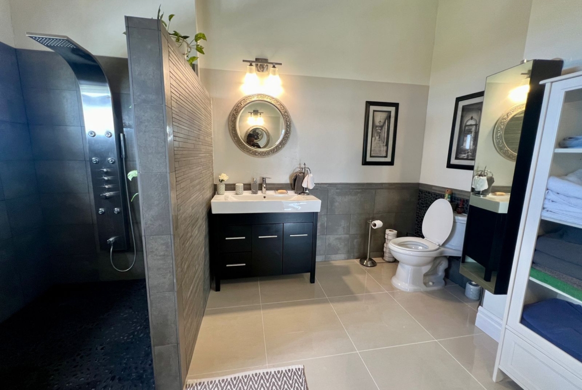 Home for Sale in Paradise View