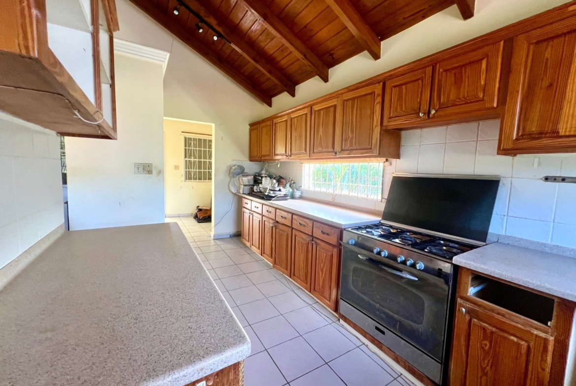 Home for sale in Hodges Bay at 296,017 USD