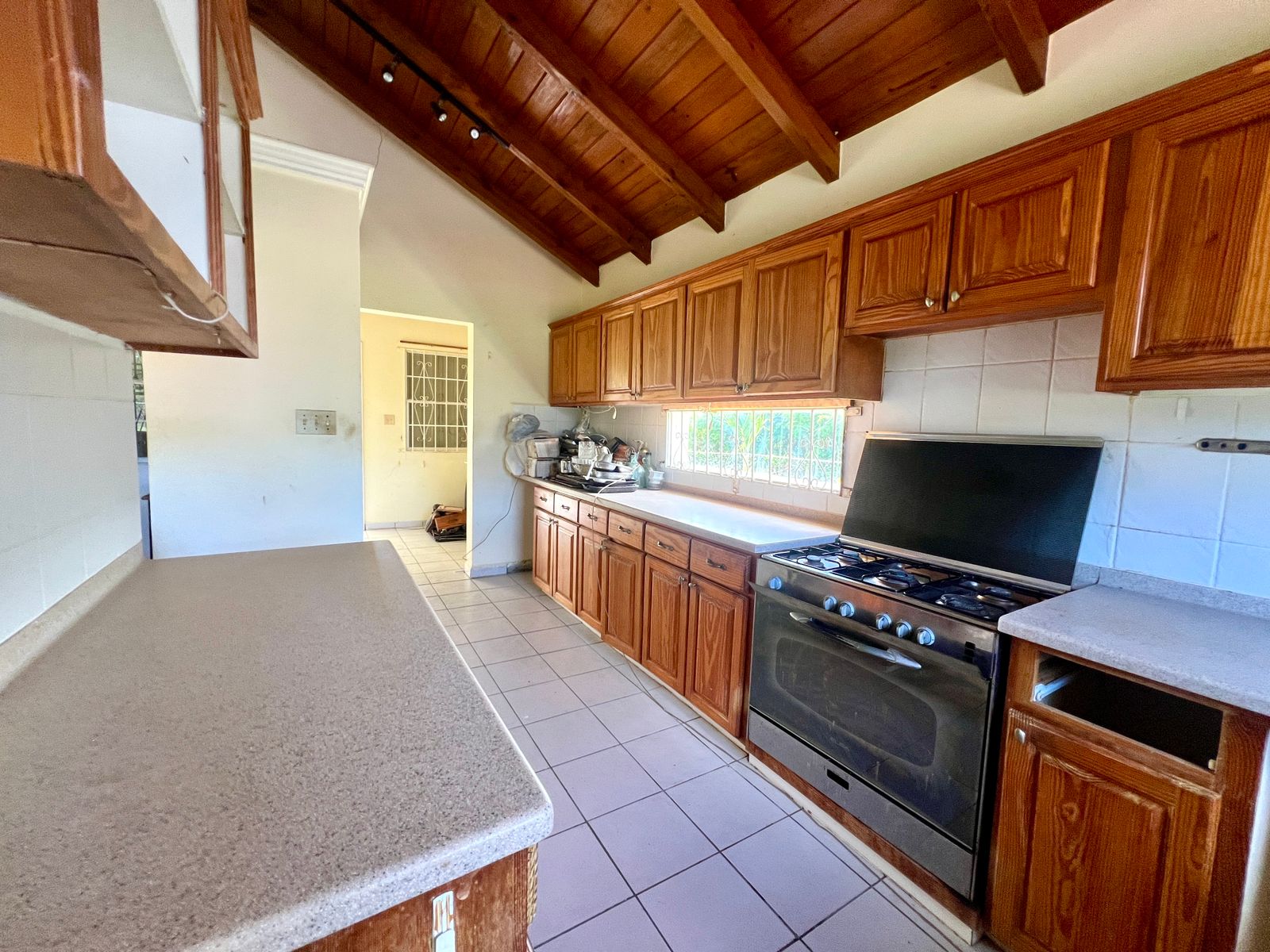 Home for sale in Hodges Bay at 296,017 USD