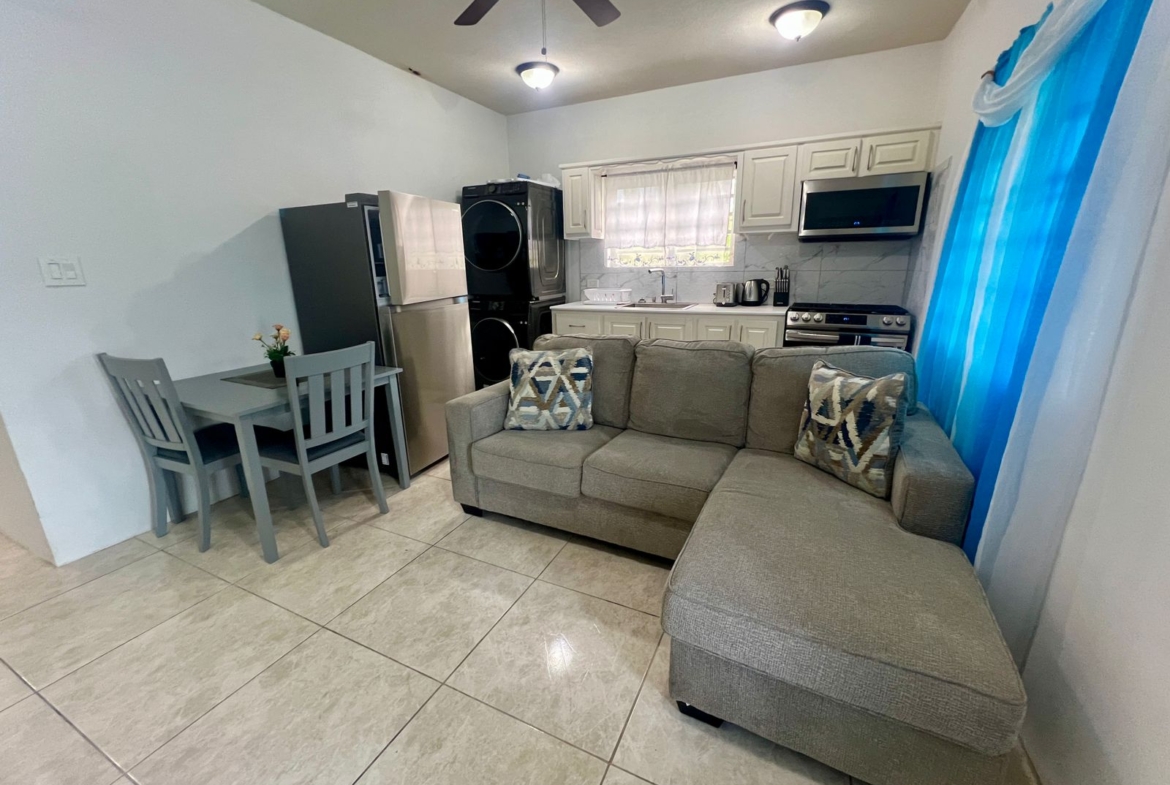 Spacious 2-Bedroom Apartment for Rent – All-Inclusive for $1400/Month