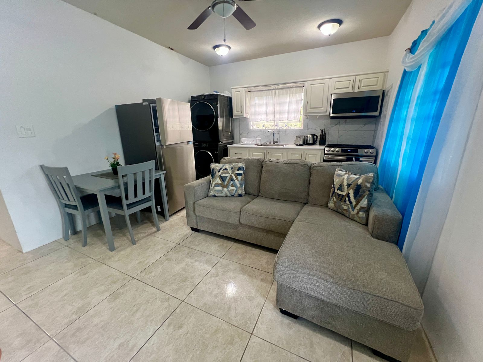 Spacious 2-Bedroom Apartment for Rent – All-Inclusive for $1400/Month