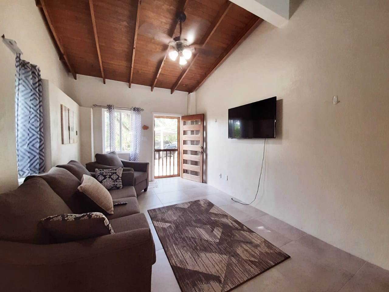 Hodges Bay E-Villa with Pool for Rent