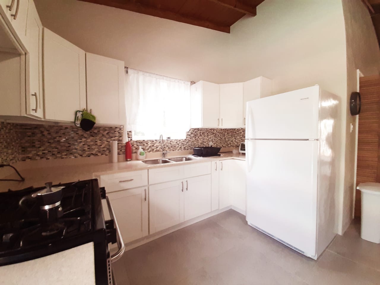 Villa with Pool for Rent on JMVI Realty - Kitchen