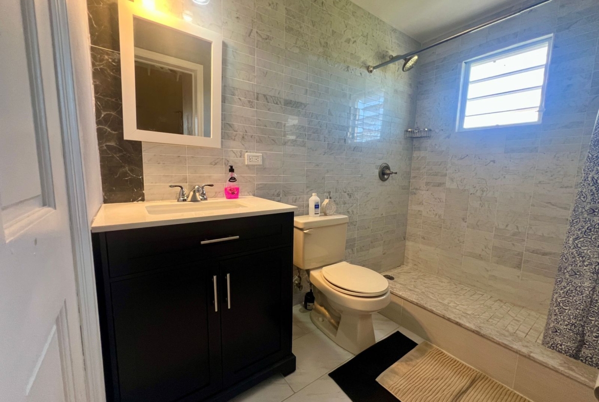 Luxury 2-Bed Apartment for Rent in Antigua – $1,800/Month
