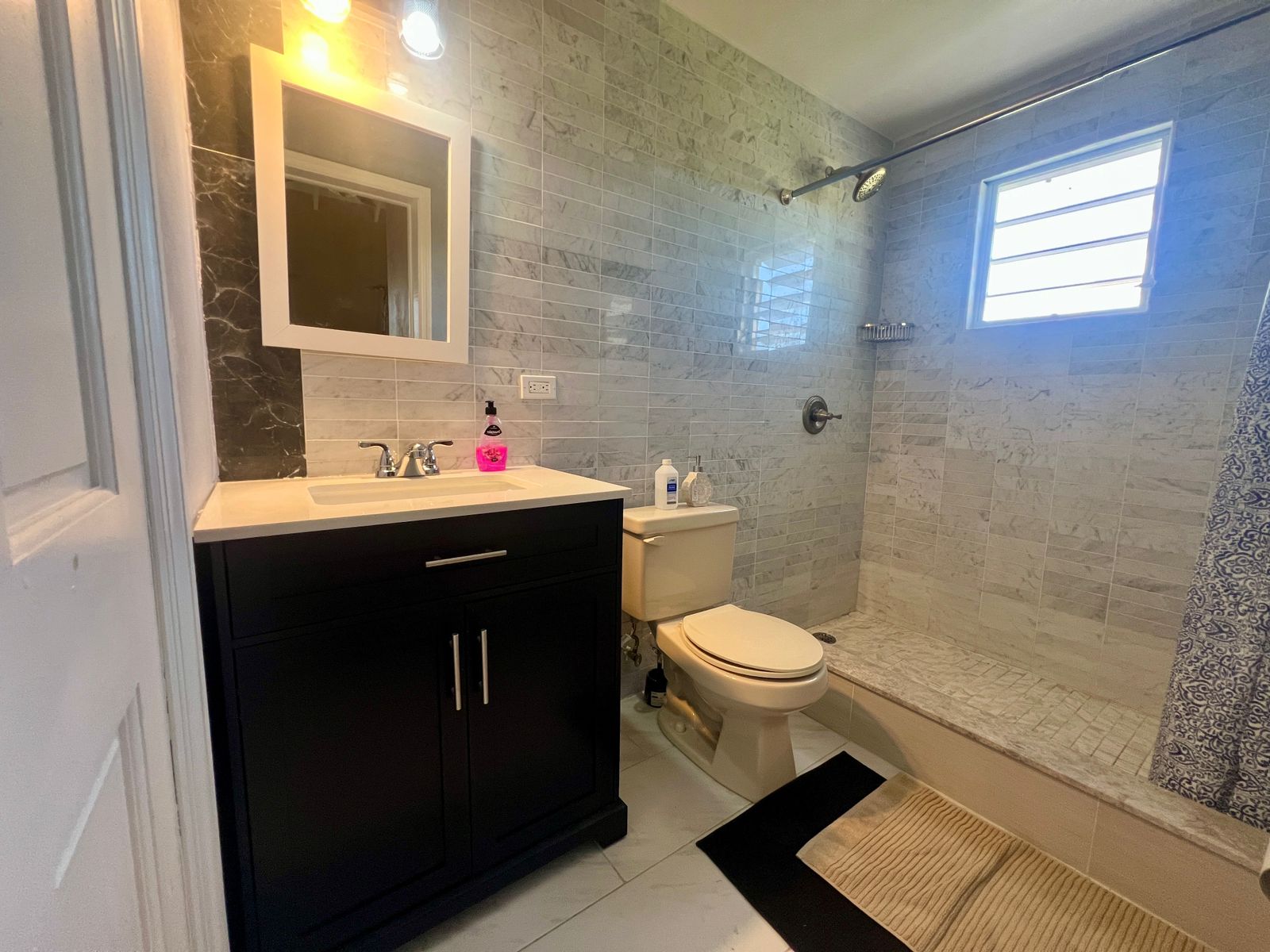 Luxury 2-Bed Apartment for Rent in Antigua – $1,800/Month