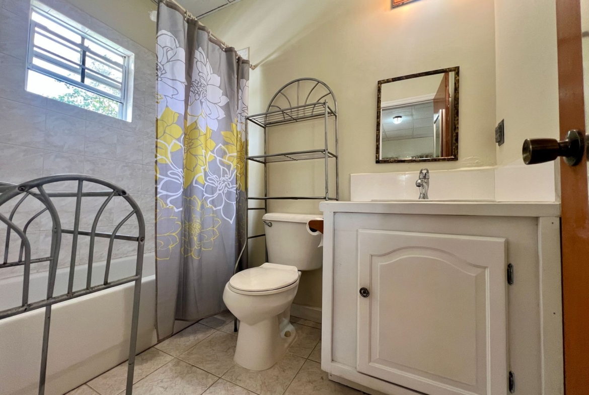 Modern bathroom with premium fixtures at Emerald Breeze Cottage.