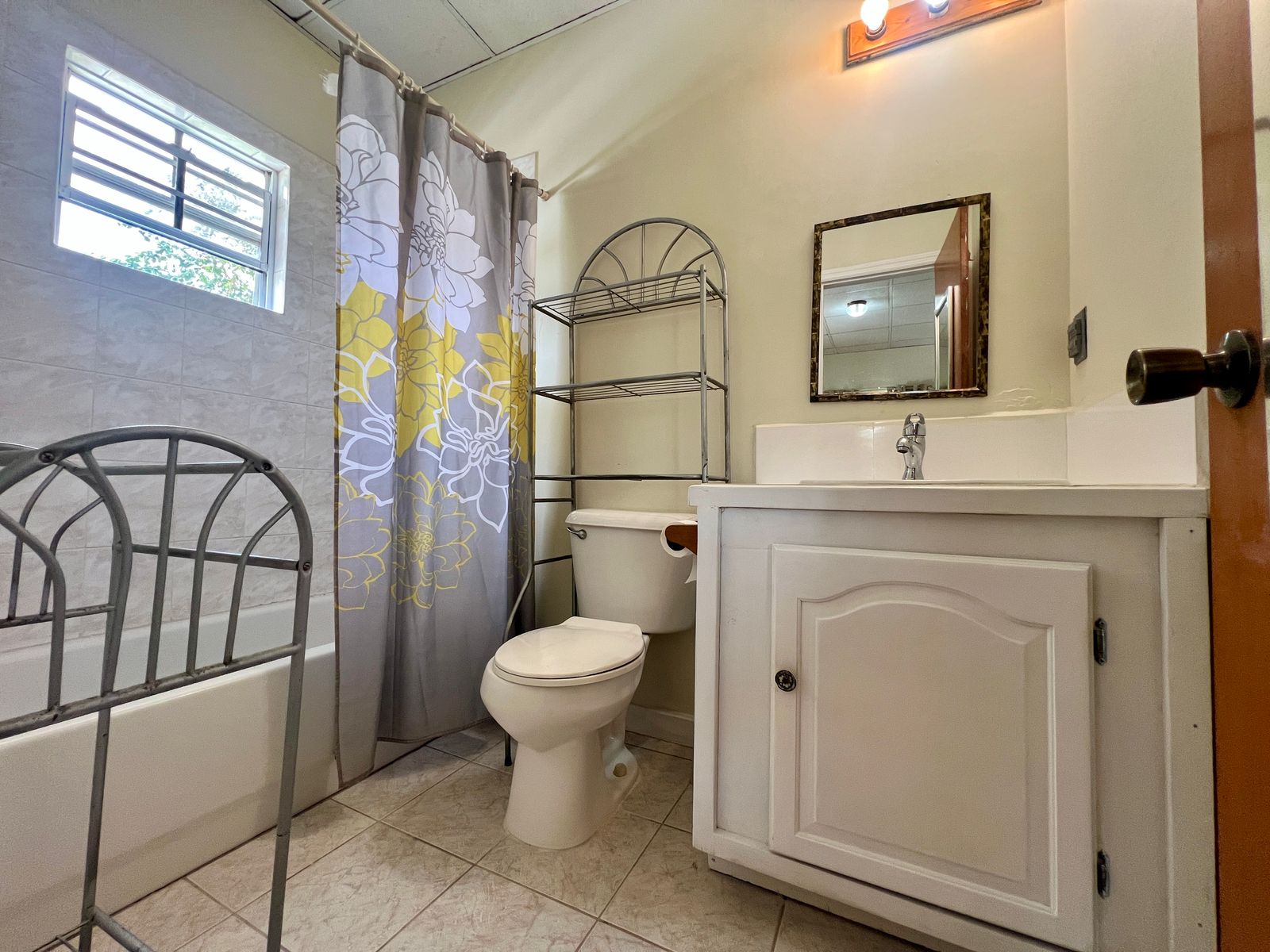 Modern bathroom with premium fixtures at Emerald Breeze Cottage.