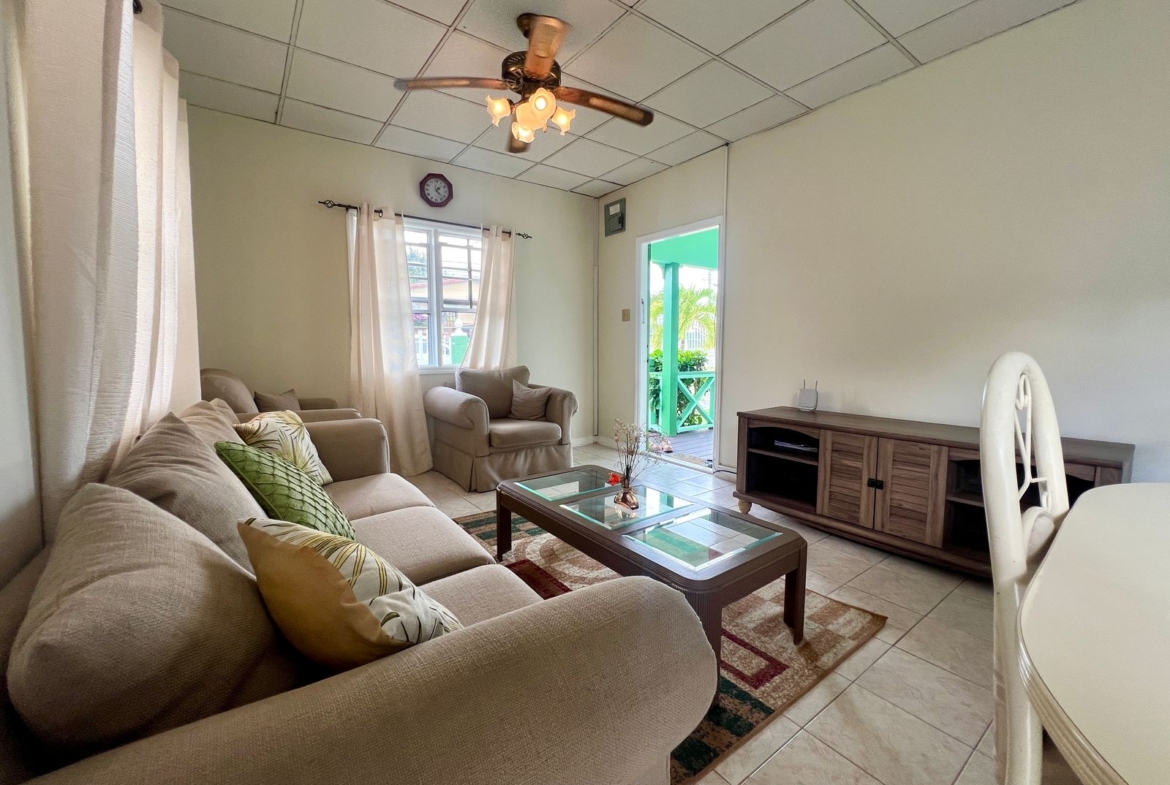 Stylish interior decor at Emerald Breeze Cottage.