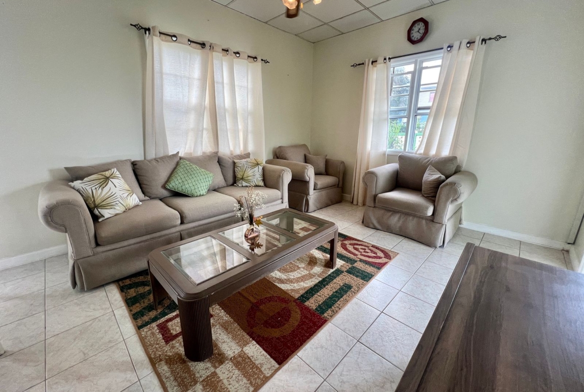 Relaxing lounge area in Emerald Breeze Cottage.