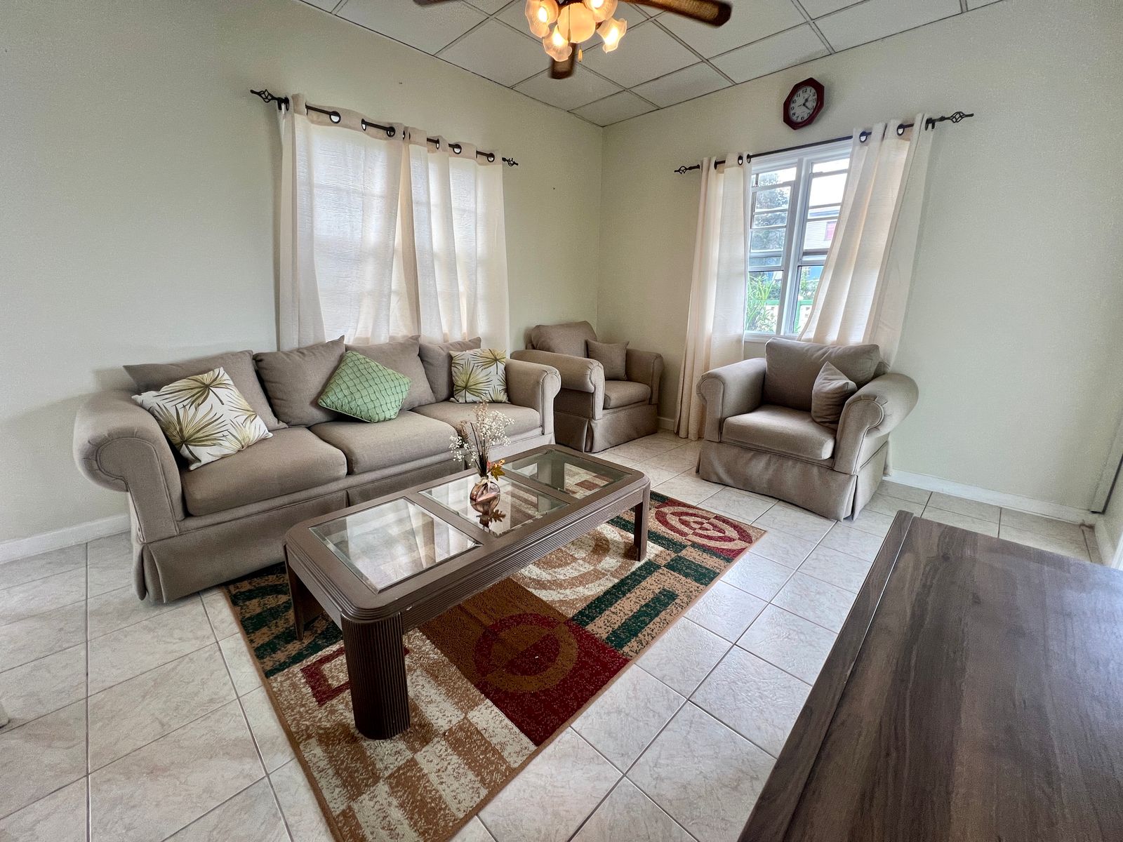 Relaxing lounge area in Emerald Breeze Cottage.