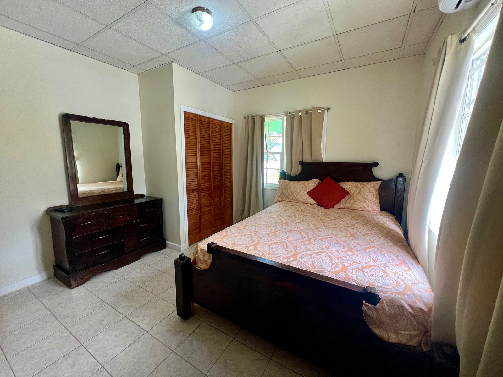 Comfortable guest room at Emerald Breeze Cottage.