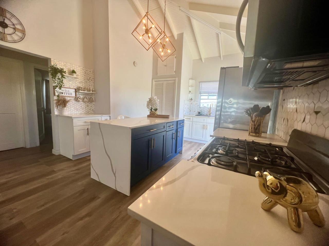 Modern kitchen in Paynters rental property