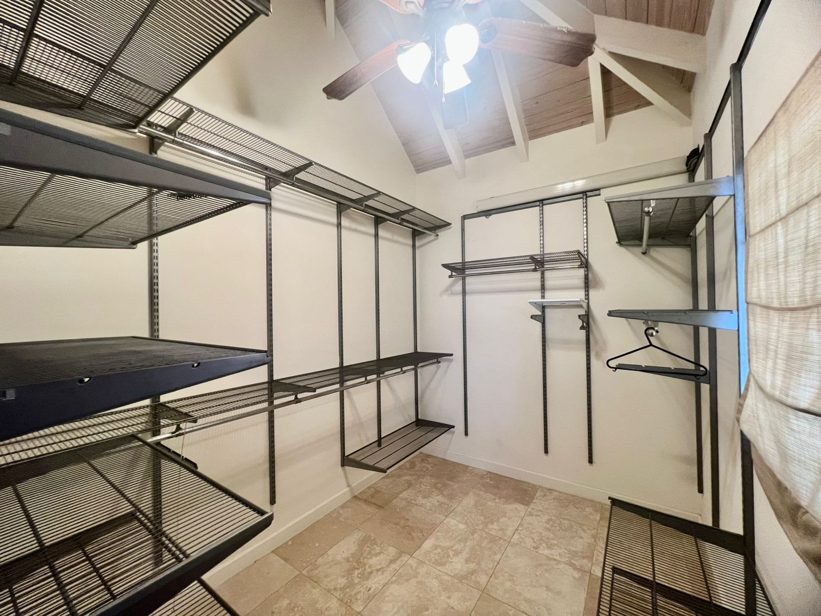 Cedar Valley Heights House for Rent - Shelfs