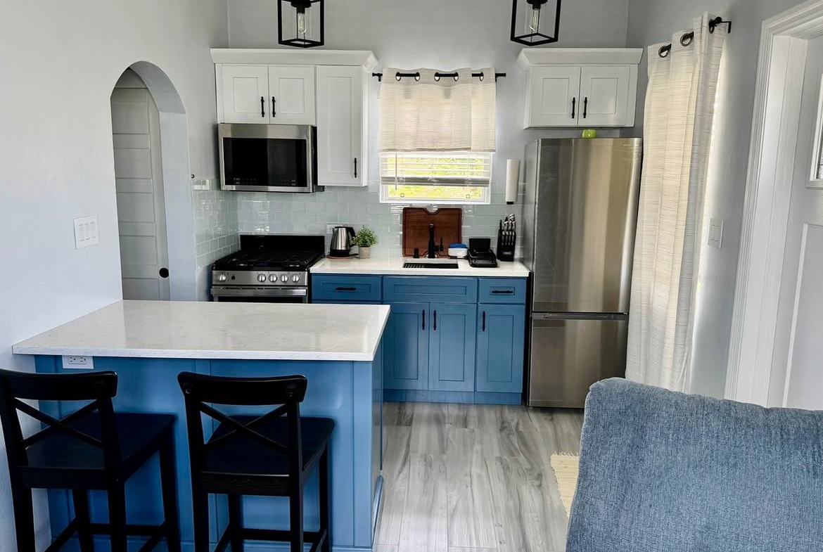 one-bedroom cottage for Rent - Dining