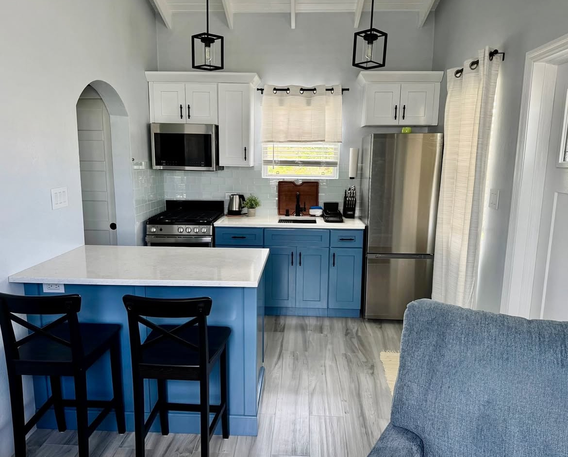 one-bedroom cottage for Rent - Dining