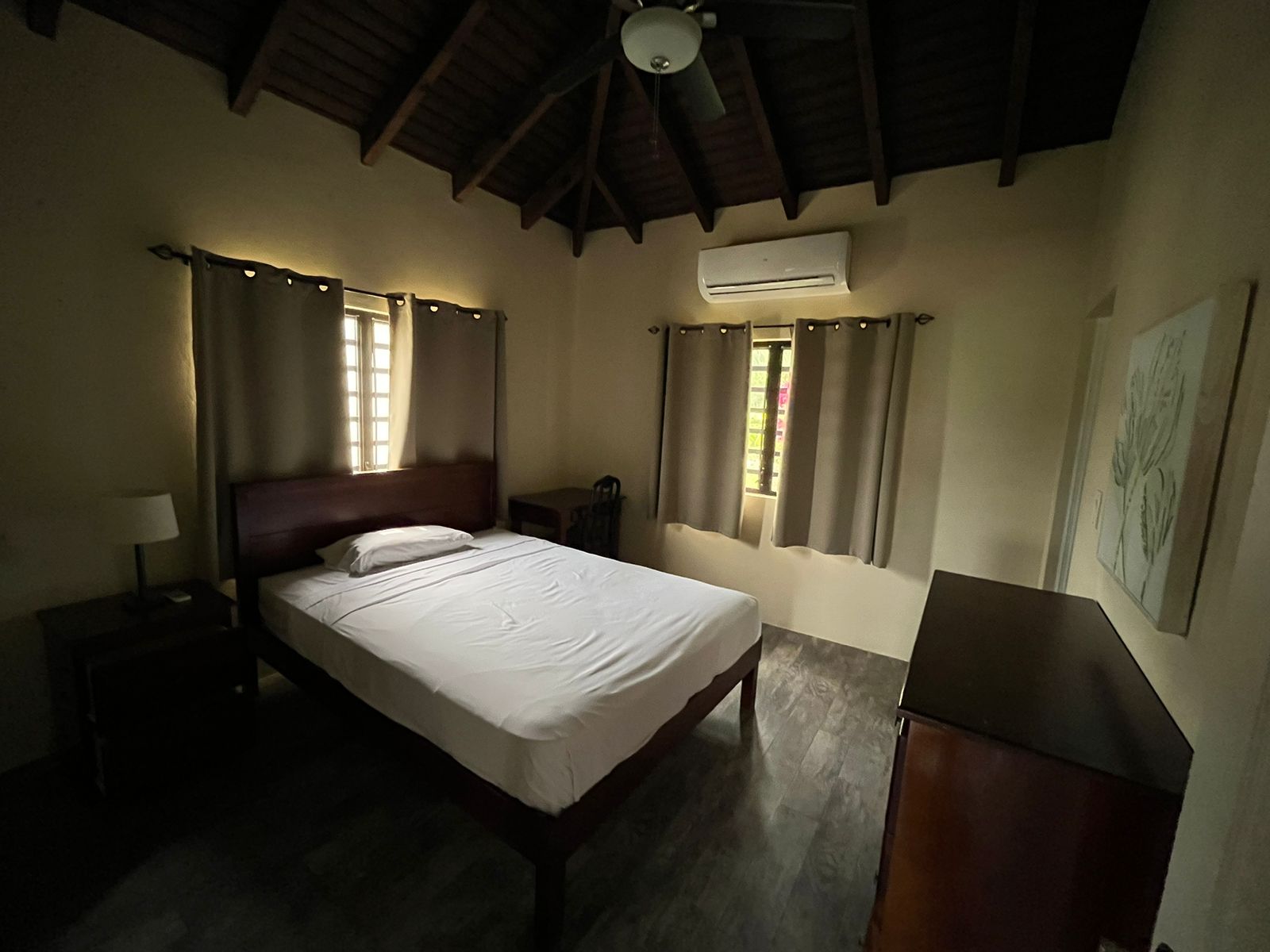 Second bedroom with twin beds