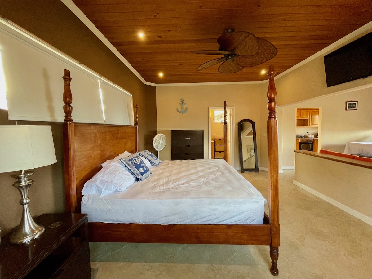 Antigua real estate beachfront cottage for Rent in Hodges Bay