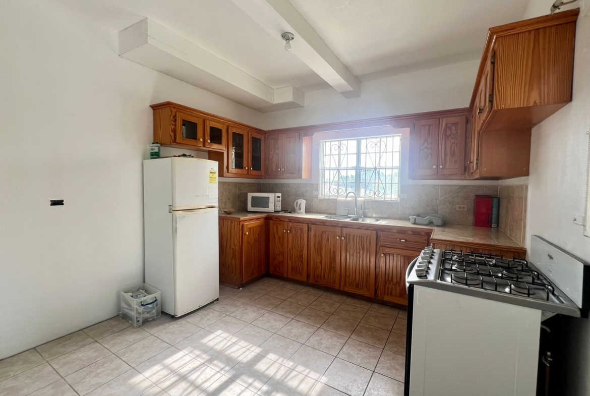 4BR home for sale Modern kitchen