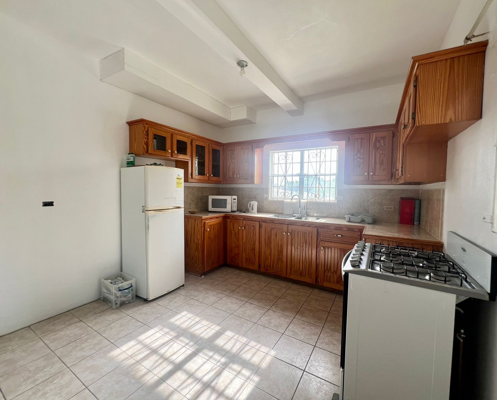 4BR home for sale Modern kitchen