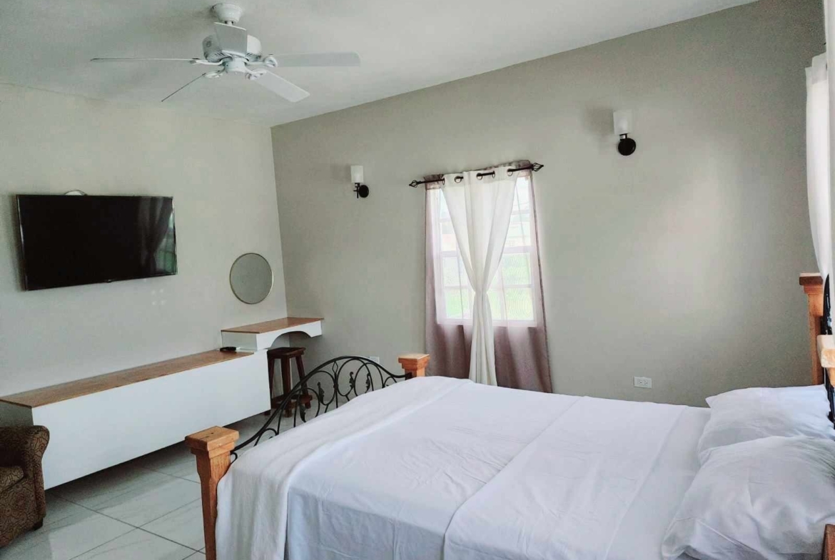 Master bedroom with en-suite bathroom Antigua