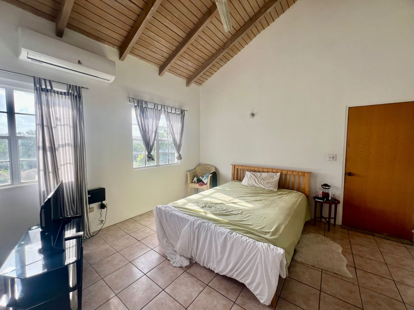 4BR home for Sale, Spacious master bedroom