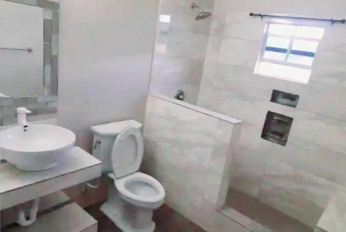 4Br home for sale in Antigua - Bathroom