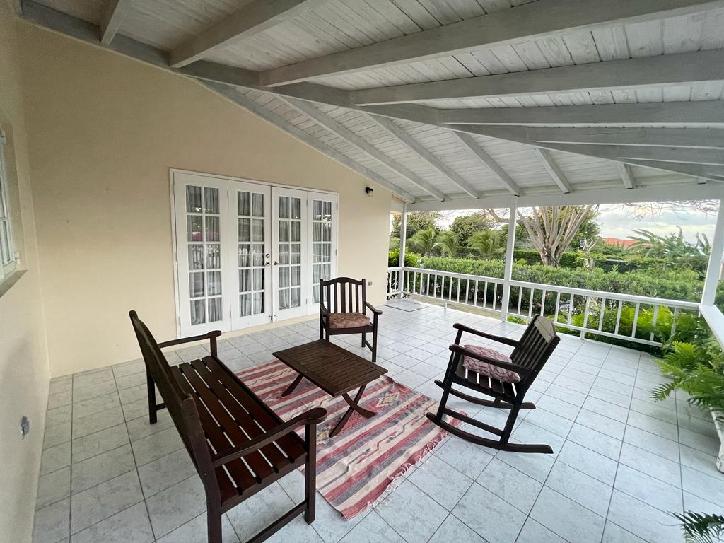 Outdoor patio space in Crosbies rental