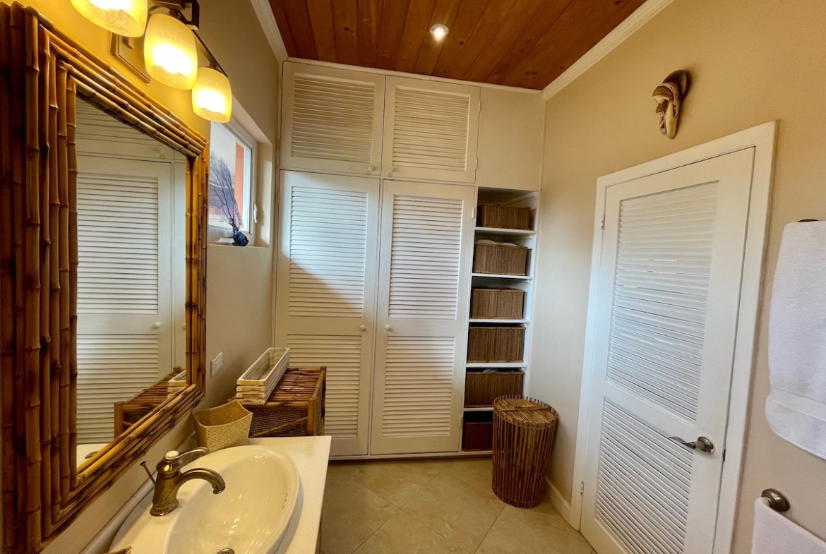Beachfront rental Cottage - Bathroom