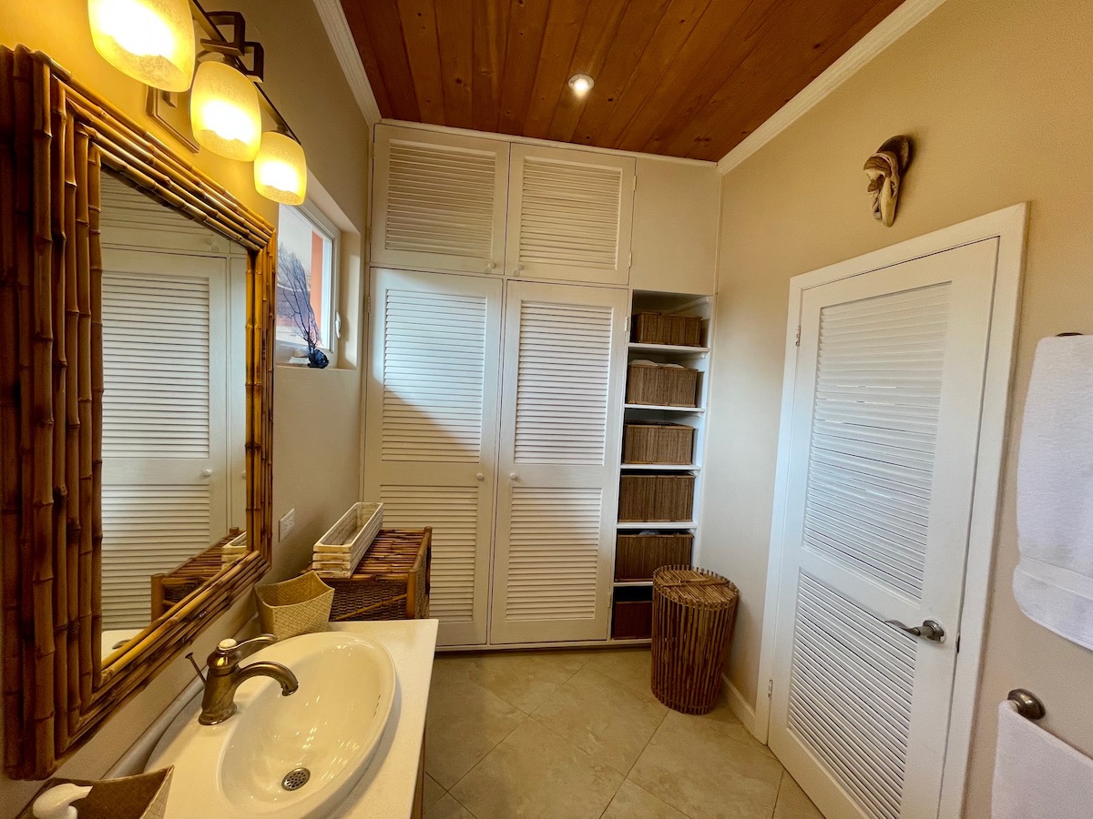 Beachfront rental Cottage - Bathroom
