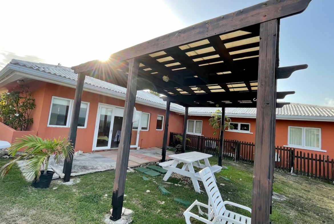 Outdoor patio of Hodges Bay real estate rental