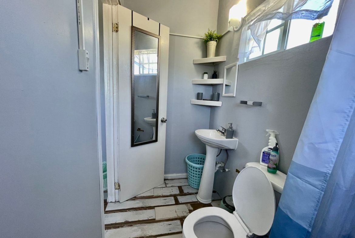 Affordable home for rent in Antigua - Bathroom