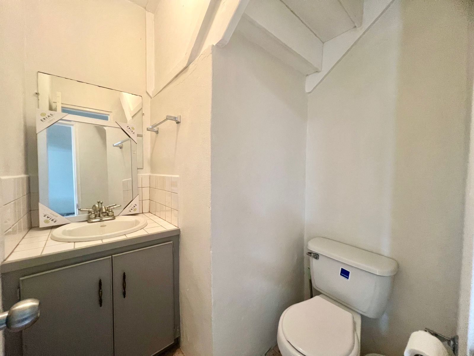 Semi-Furnished Apartment for Rent in Antigua with Modern Bathroom