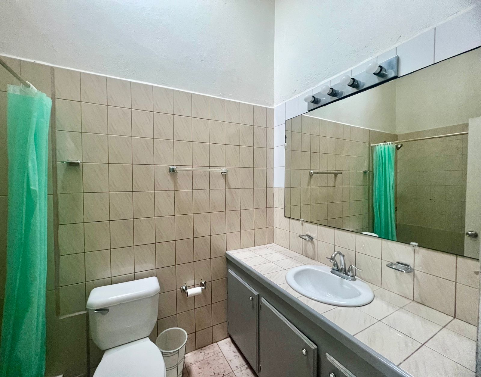 Apartment for Rent in Antigua - Bathroom