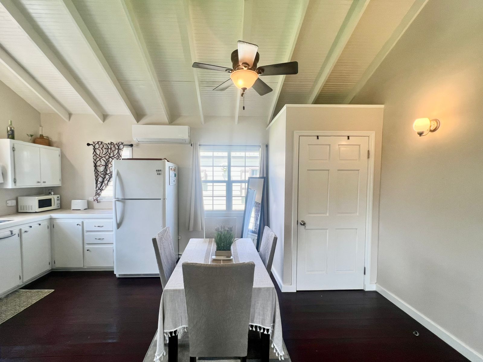 Fully furnished kitchen and dining area in Royal Gardens cottage for rent