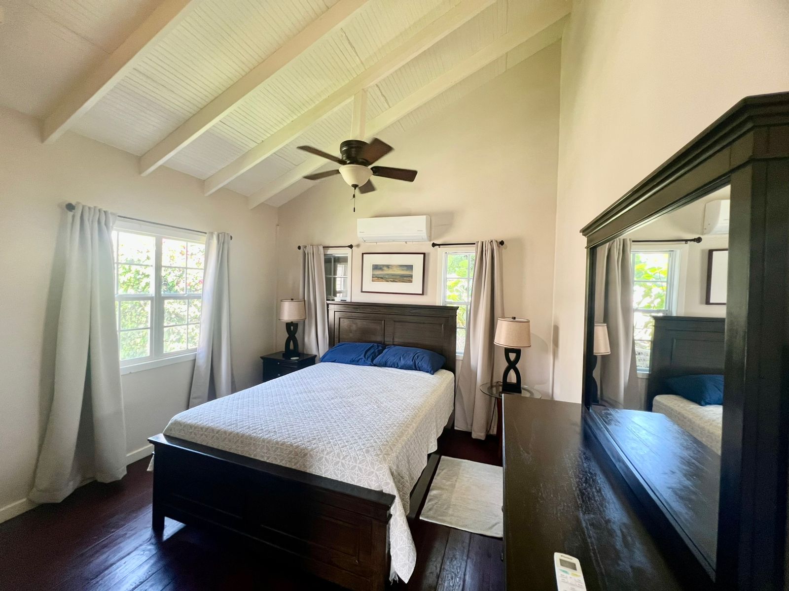 Second bedroom with A/C in pet-friendly Royal Gardens cottage